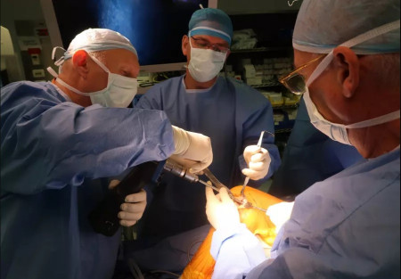 Innovative knee surgery implant invented in Israel used for the first time